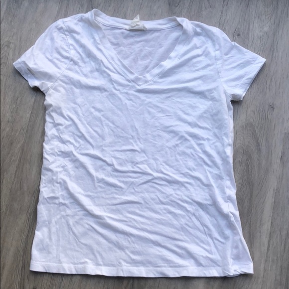 Forever 21 Tops - Basic v-neck white t-shirt